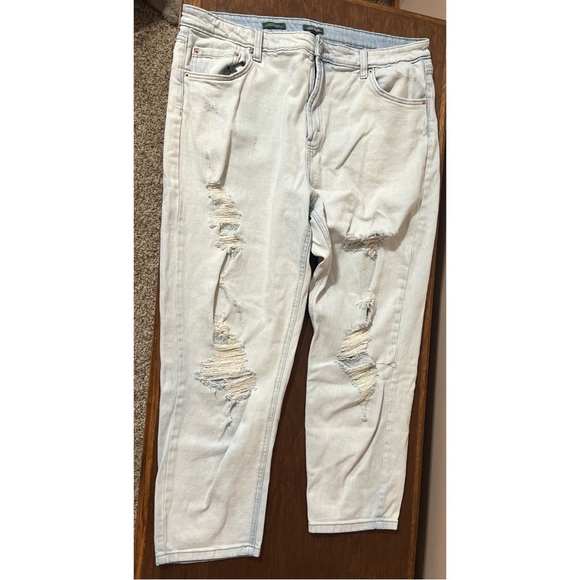 Highest Rise Mom Jeans Ripped/Distressed - Picture 1 of 4